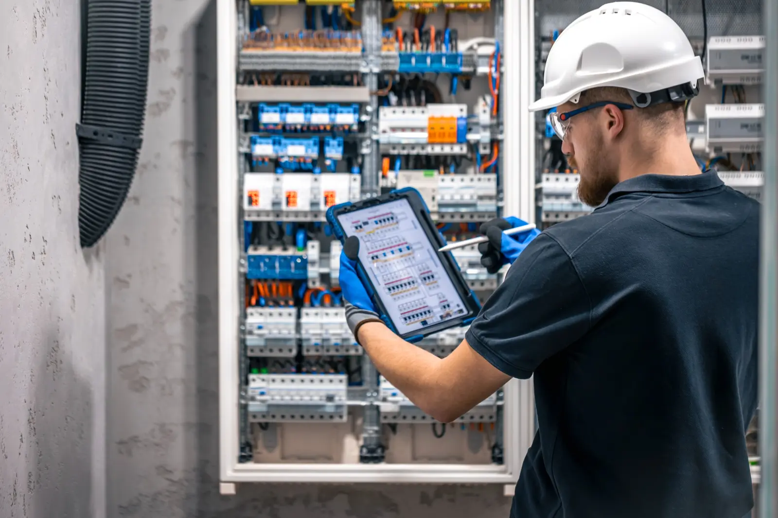 Commercial Solar Monitoring and Energy Management | P&P Solar Solutions Commercial solar monitoring and electrical control system assessment